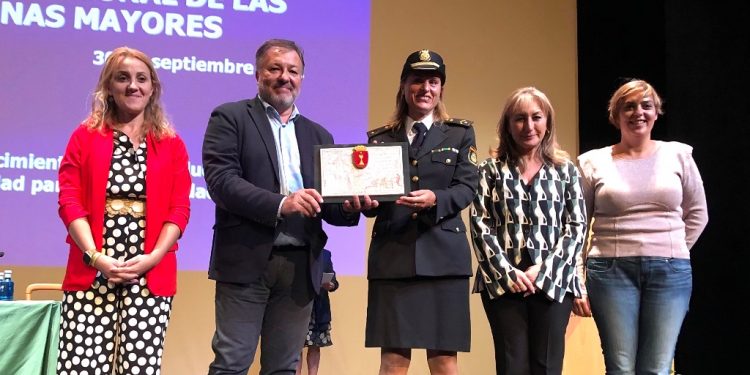 El Consejo Municipal de Mayores de Cuenca reconoce a Heliodoro Pérez, Policía Nacional de Cuenca y Antonio Martins