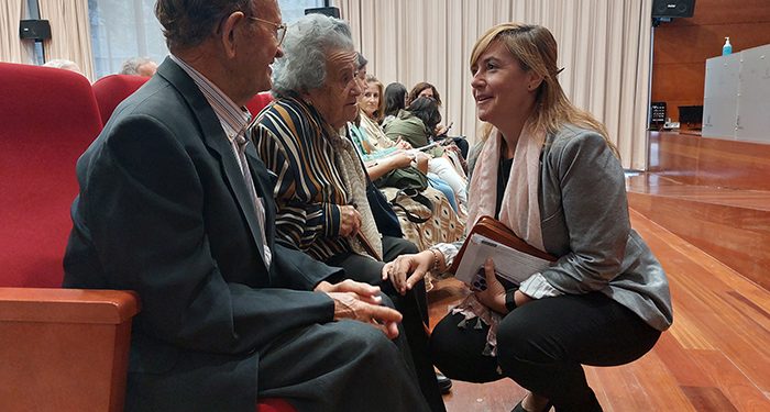 Inmaculada Tello destaca el papel de las personas mayores en la sociedad y garantiza los servicios públicos necesarios para atender sus necesidades