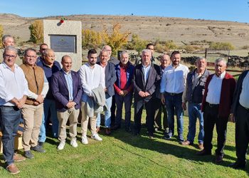 José Luis Vega inaugura un monolito como recuerdo y homenaje a Narciso Arranz en Cantalojas