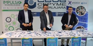 La Asociación de Empresarios de Servicios de la Actividad Física y el Deporte de Guadalajara sortea los cheques de su campaña “El deporte en verano tiene premio”