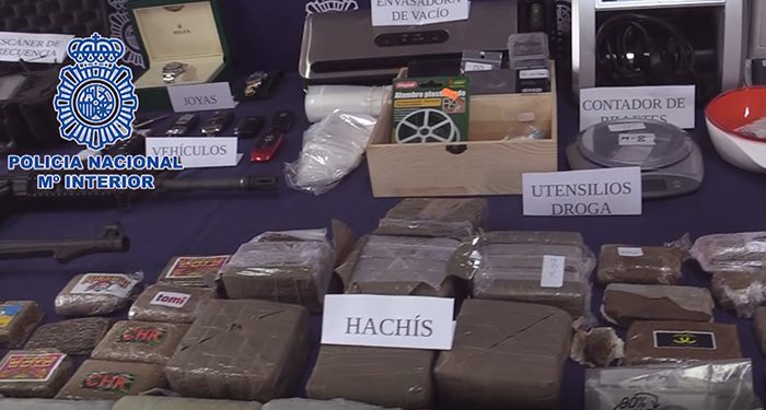 La droga se almaneceba en un pueblo de Cuenca La Policía Nacional detiene a 21 personas que distribuían grandes cantidades de cocaína y otras drogas a través de vehículos caleteados