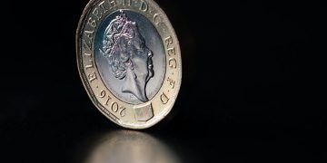 La libra esterlina sufre los vaivenes políticos ingleses