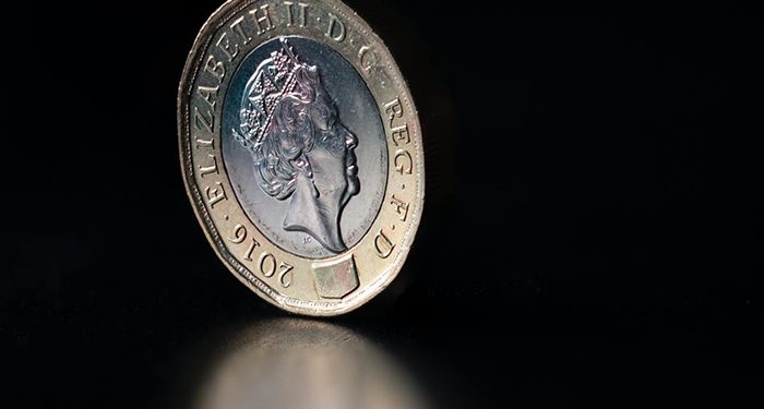 La libra esterlina sufre los vaivenes políticos ingleses