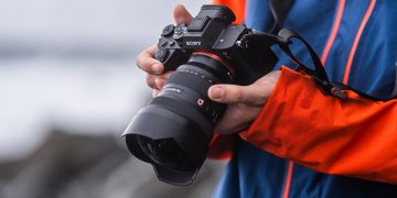 La nueva cámara ALPHA 7R V de Sony cuenta con tecnología de enfoque automático de última generación, utilizando una avanzada unidad de proceso IA