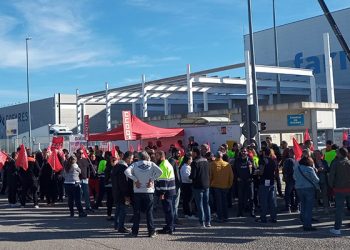 La plataforma logística de la farmacéutica Cofares incendia el polígono industrial de Marchamalo por el despido ‘disciplinario’ de sindicalistas y trabajadores de CCOO 1 La plataforma logística de la farmacéutica Cofares incendia el polígono industrial de Marchamalo por el despido ‘disciplinario’ de sindicalistas y trabajadores de CCOO