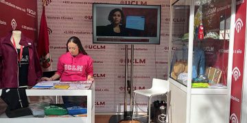 La UCLM presenta en FARCAMA su oferta académica y de servicios