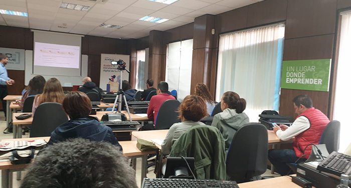 Los empresarios de Tarancón se informan de las ayudas del kit digital 1 Los empresarios de Tarancón se informan de las ayudas del kit digital