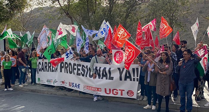 Los sindicatos con representación en la Mesa Sectorial del SESCAM se concentran ante las Cortes Regionales en una nueva jornada de movilizaciones 1 Los sindicatos con representación en la Mesa Sectorial del SESCAM se concentran ante las Cortes Regionales en una nueva jornada de movilizaciones