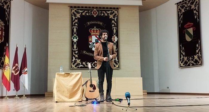 Marwan inicia el programa Los libros viajan por la provincia haciendo las delicias del público joven en el paraninfo de la UCLM 1 Marwan inicia el programa Los libros viajan por la provincia haciendo las delicias del público joven en el paraninfo de la UCLM