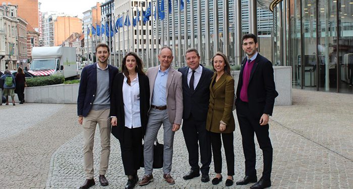 Page presenta al comisario europeo de agricultura el PDR de la región que “blinda la financiación para el campo y la ganadería”