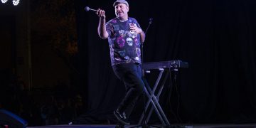 Un gran Agustín Durán llena de público y humor San Esteban con su show “Cazafantoches”