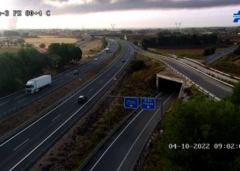 Un incendio en una planta de reciclaje de Tarancón genera una espectacular columna de humo