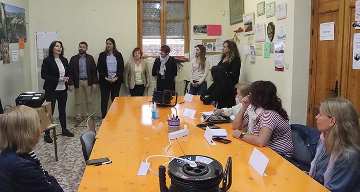Una veintena de cabanilleras comienzan los talleres de nuevas tecnologías de la Asociación La Campiña 1 Una veintena de cabanilleras comienzan los talleres de nuevas tecnologías de la Asociación La Campiña