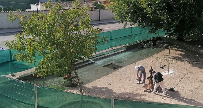 Villanueva de la Torre inicia la reforma del parque que servirá como espacio de homenaje para todos los alcaldes y ediles de la provincia