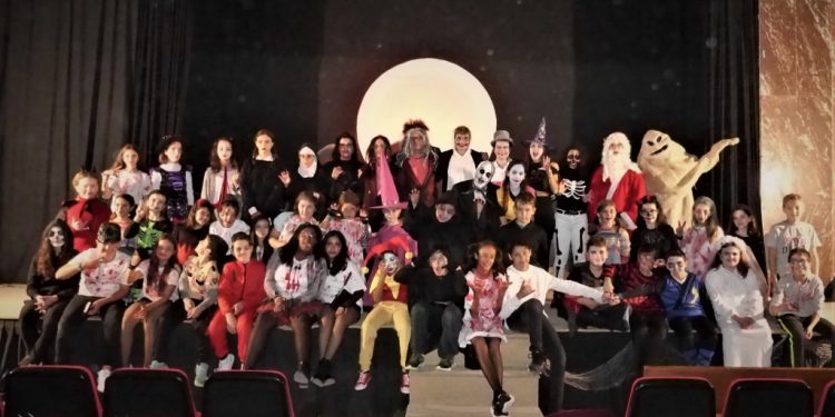 El CEIP Santa Ana recupera el teatro con una espectacular obra para Halloween