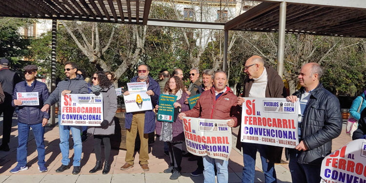 Mantendremos la lucha es la frase de la manifestación por un tren público, social y sostenible