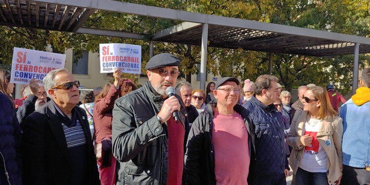 Mantendremos la lucha es la frase de la manifestación por un tren público, social y sostenible