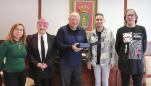 Agradecimiento institucional a Ken Muckle por 20 años al frente del Club de Lectura en Inglés de Cabanillas