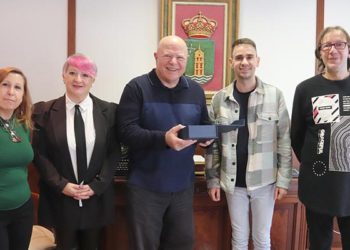Agradecimiento institucional a Ken Muckle por 20 años al frente del Club de Lectura en Inglés de Cabanillas