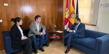 ANPE presenta a los grupos políticos de las cortes una pnl para regular la compatibilidad docente