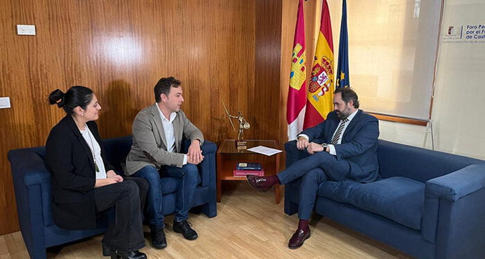 ANPE presenta a los grupos políticos de las cortes una pnl para regular la compatibilidad docente