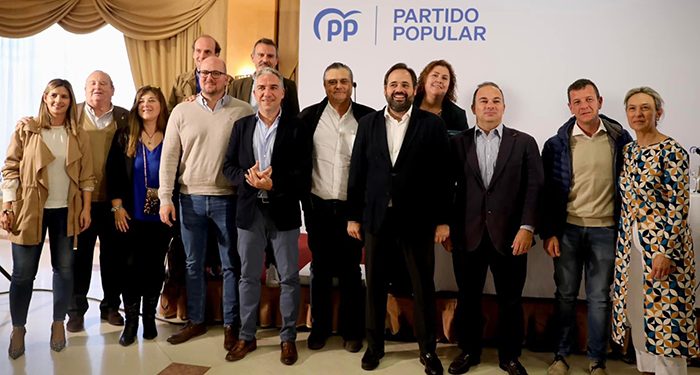 Castillo subraya que la política municipal “es la mejor cantera” y destaca “la ingente” labor que desempeñan alcaldes y concejales