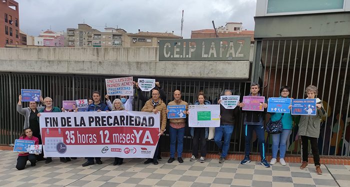 CCOO, STAS, CSIF y UGT exigen a las puertas del CEIP La Paz de Cuenca el fin de la precariedad del personal laboral 1 CCOO, STAS, CSIF y UGT exigen a las puertas del CEIP La Paz de Cuenca el fin de la precariedad del personal laboral