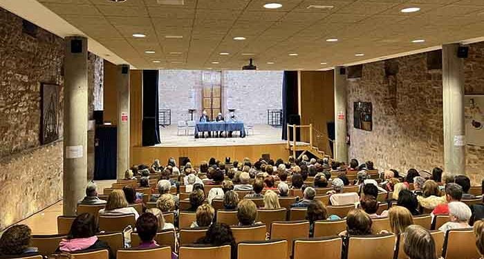 Cerca de 400 lectores guadalajareños se reúnen en Sigüenza a propósito de la novela 'El Ruta' de Fidel Vela