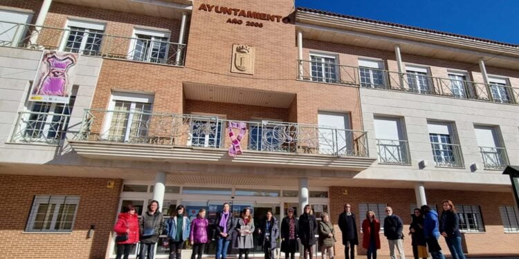 Conmemoración del 25N con un pie en Cabanillas y otro en Azuqueca