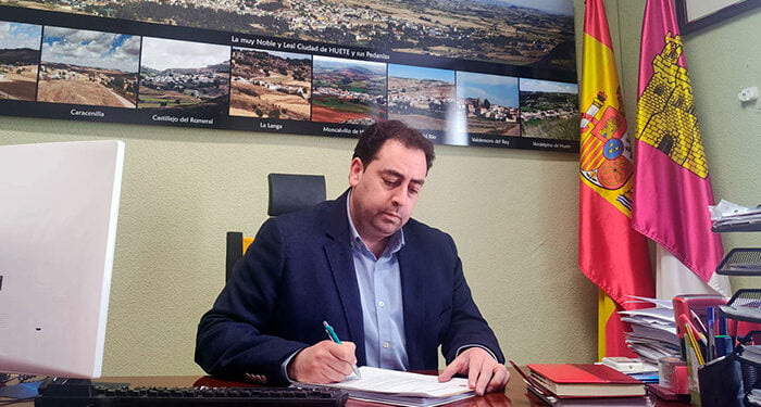 El acalde de Huete firma el convenio de 1.469.881,12 euros para inversiones de agua 1 El acalde de Huete firma el convenio de 1.469.881,12 euros para inversiones de agua