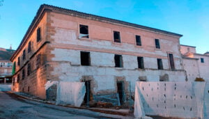 El alcalde de Huete exige al presidente de la Diputación que finalice la obra de la hospedería