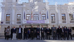 El Ayuntamiento de Guadalajara guarda un minuto de silencio en memoria de las mujeres asesinadas por violencia machista