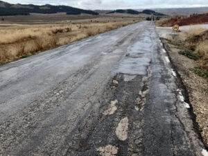 El Ayuntamiento de Illana y sus urbanizaciones reclaman a la Junta el arreglo urgente de la carretera CM-2054