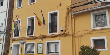 El Ayuntamiento de Víllora apagará la mitad de sus farolas públicas ante el elevado coste del recibo de la luz