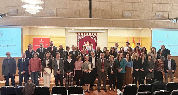 El Campus de Cuenca acoge el acto de toma de posesión de nuevo profesorado y de reconocimiento al personal con 25 años de servicio