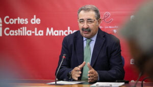 El consejero de Sanidad asegura que la previsión para 2023 es realizar una inversión diaria de 9,74 millones de euros en la mejora de la calidad asistencial