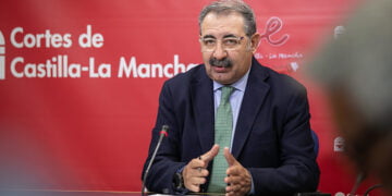 El consejero de Sanidad asegura que la previsión para 2023 es realizar una inversión diaria de 9,74 millones de euros en la mejora de la calidad asistencial