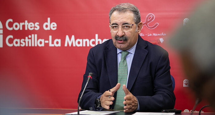 El consejero de Sanidad asegura que la previsión para 2023 es realizar una inversión diaria de 9,74 millones de euros en la mejora de la calidad asistencial