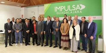 El embajador de la República Dominicana en España visita la oficina Impulsa Guadalajara con el objetivo de estrechar lazos comerciales