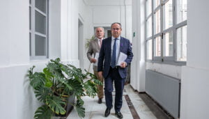 El Gobierno de Castilla-La Mancha convocará en diciembre 5.900 plazas de empleo público, que será la más importante de la historia en la región