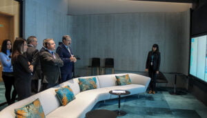 El Gobierno de Castilla-La Mancha visita en Londres una compañía que desarrolla novedades radioterapéuticas para el tratamiento del cáncer