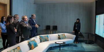 El Gobierno de Castilla-La Mancha visita en Londres una compañía que desarrolla novedades radioterapéuticas para el tratamiento del cáncer