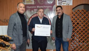 El Gobierno regional entrega un Premio Gran Selección en la categoría de plata a la empresa Quesos Morales de Tarancón por su queso ´Monte Morales´