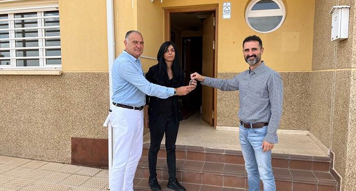 El Gobierno regional entrega una vivienda de protección oficial en régimen de alquiler en Tarancón