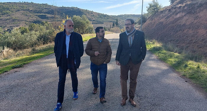 El Gobierno regional se compromete a ejecutar obras de mejora del camino que une el núcleo urbano de Pastrana con la carretera CM-200