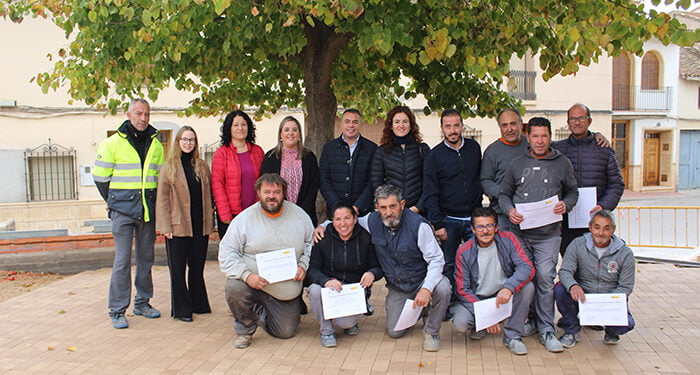 El Gobierno regional y el Ayuntamiento de Iniesta facilitan la contratación de diez personas en la localidad a través del programa RECUAL