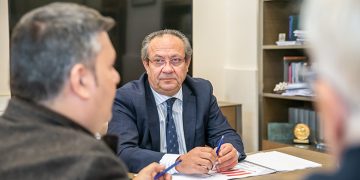 El Gobierno regional y UGT coinciden en que los presupuestos de 2023 aumentan en el ámbito social y en el fomento de las políticas de empleo