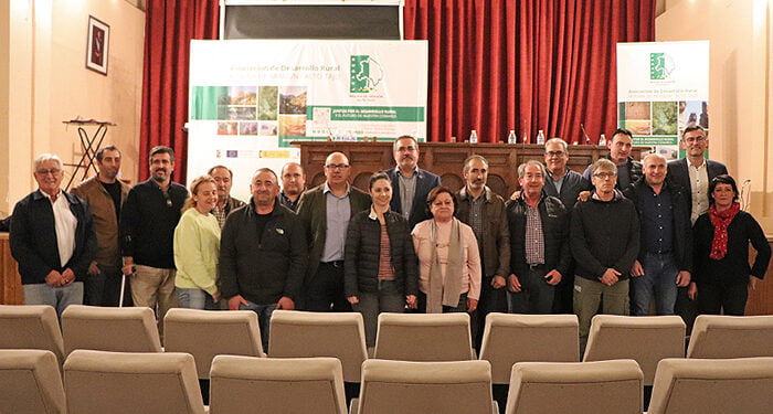 El Grupo de Acción Local ADR Molina de Aragón – Alto Tajo firma contratos de ayudas con 15 promotores de cerca de medio millón de euros 1 El Grupo de Acción Local ADR Molina de Aragón – Alto Tajo firma contratos de ayudas con 15 promotores de cerca de medio millón de euros