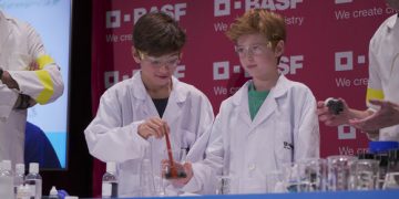 El youtuber David Calle abre la temporada 22-23 del Kids’ Lab de BASF