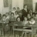 Las escuelas del siglo XIX en la provincia de Cuenca 3 Escuela de niñas y su maestra, en Torrubia del Campo (Cuenca) Fondo - Los legados de la tierra